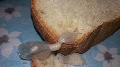 В Казахстане пенсионеры обнаружили в хлебе использованный презерватив