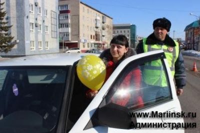 В Мариинске проведено мероприятие по массовому поздравлению женщин-водителей с международным женским днем 8 Марта.
