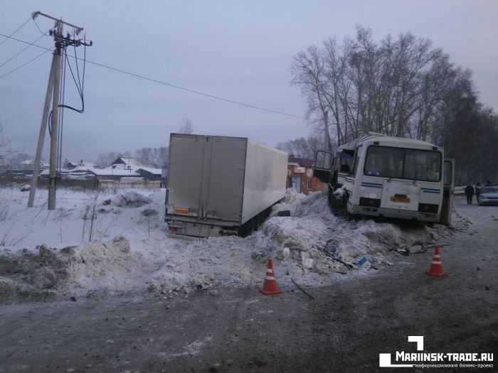 В Мариинске полицейские устанавливают обстоятельства ДТП, в результате которого пострадали  пять человек