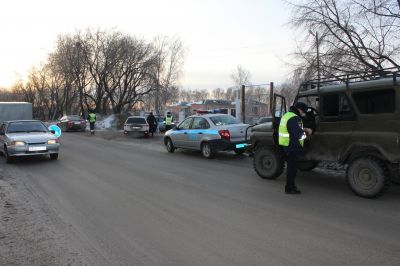 Сотрудники Госавтоинспекции Мариинска  проверили водителей на соблюдение правил перевозки детей