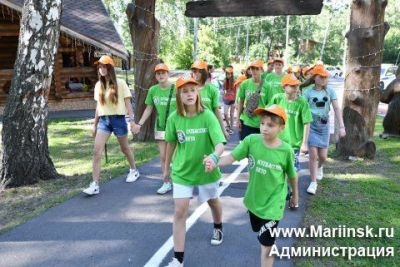 Оздоровительные лагеря, турпоходы, спортивная и научная деятельность: как кузбасские дети могут отдохнуть в своем регионе