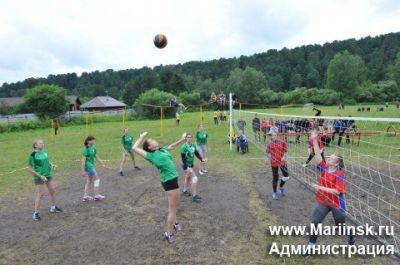 Оздоровительные лагеря, турпоходы, спортивная и научная деятельность: как кузбасские дети могут отдохнуть в своем регионе