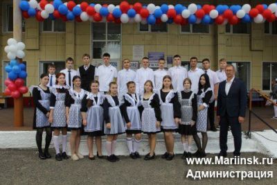 Сегодня во всех школах нашего округа прошли торжественные линейки, посвященные Дню Знаний.