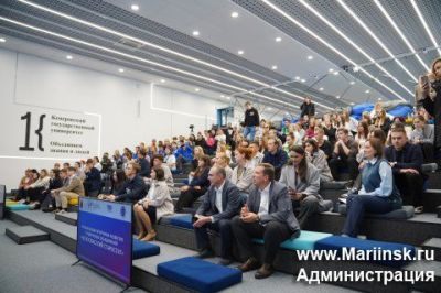 В Кузбассе открыли мурал, посвященный студотрядовскому движению