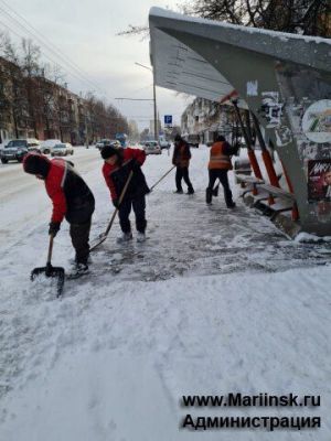 Более 6 тысяч кубометров снега вывезли коммунальные службы Кузбасса после первых снегопадов